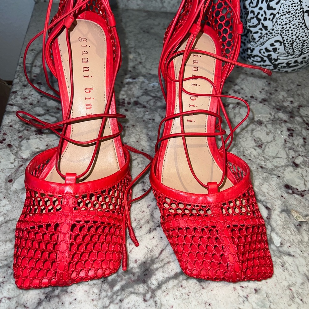 Red hot!🔥Gianni Bini Bottega inspires heels.
